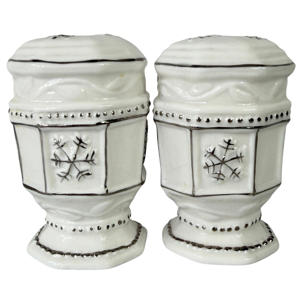 Snowflake Salt and Pepper Shakers White Siver Pedestal Holiday Tableware‎ Decor